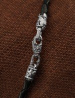 Гайтан из белого золота c кожаным шнурком