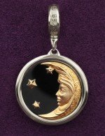 Подвеска из белого золота c ониксом