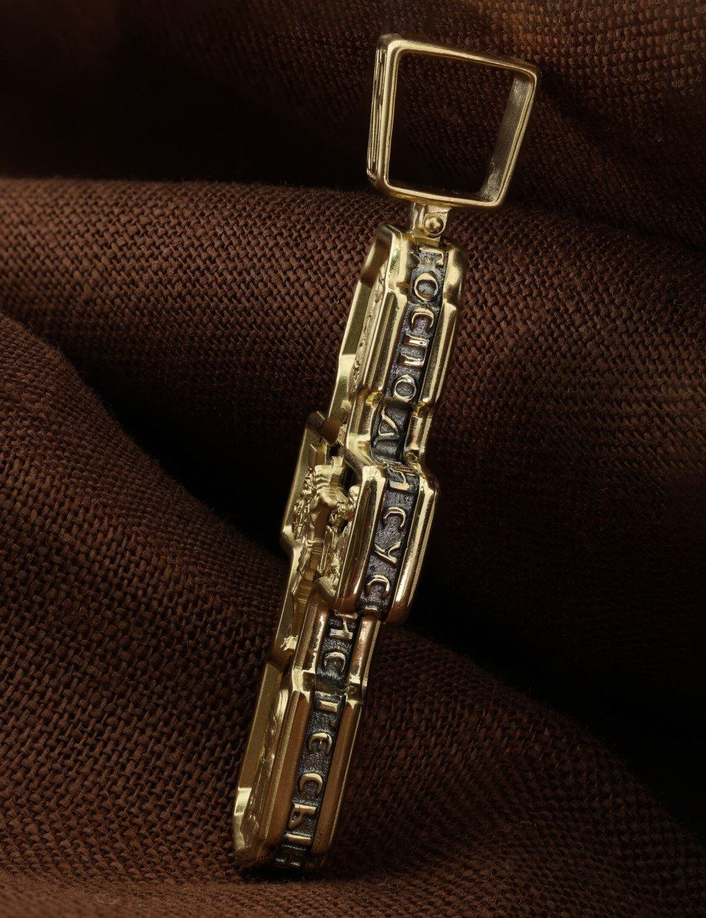 Крест из лимонного золота c ониксом