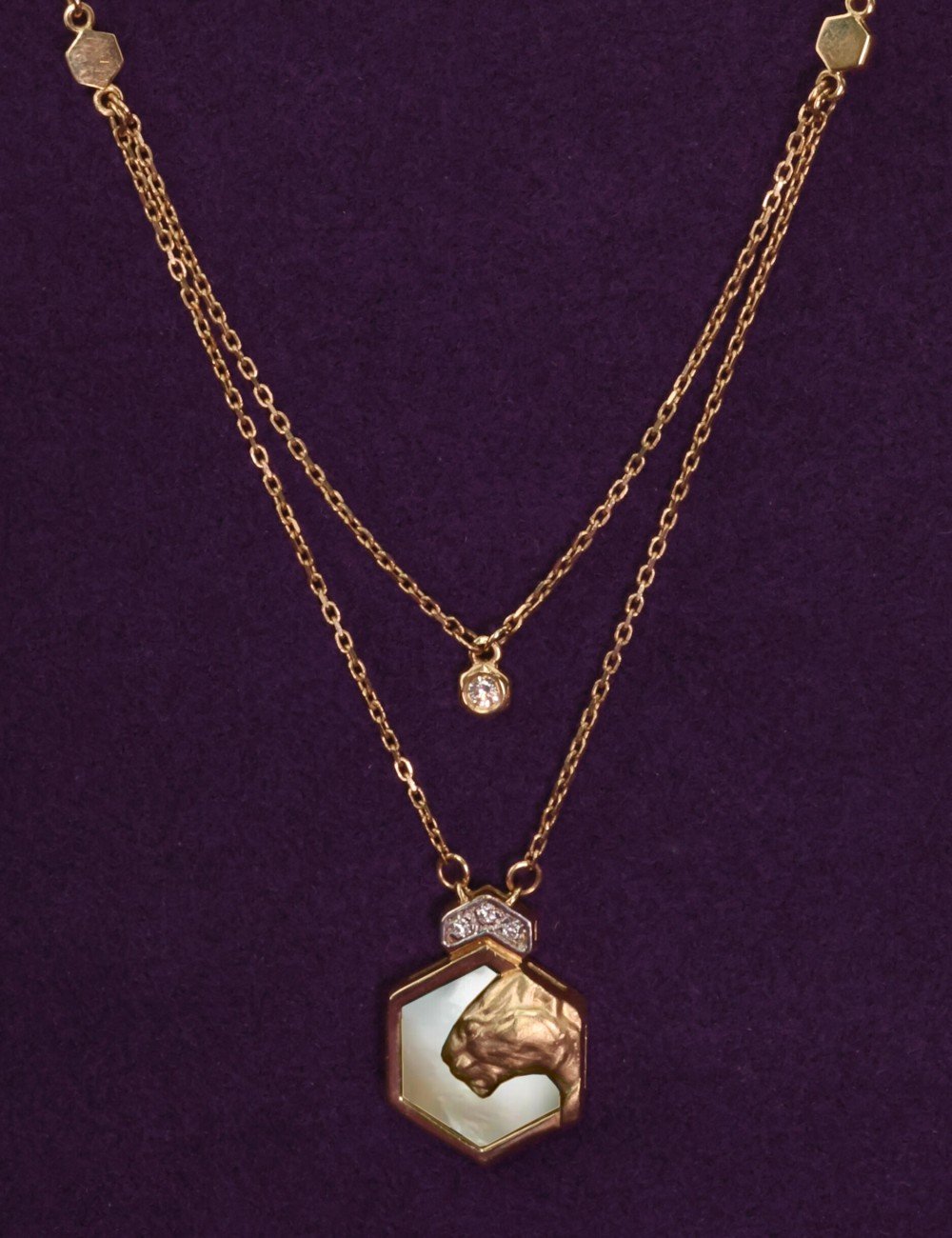 Колье из золота c бриллиантами и перламутром