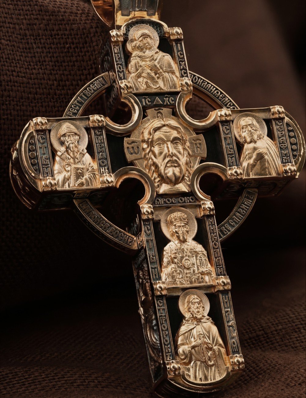 Крест из золота c эбеновым деревом