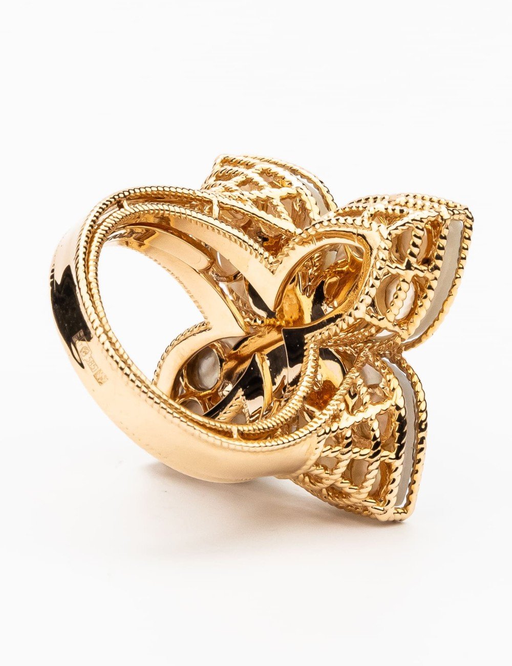 Кольцо из золота c бриллиантами и перламутром