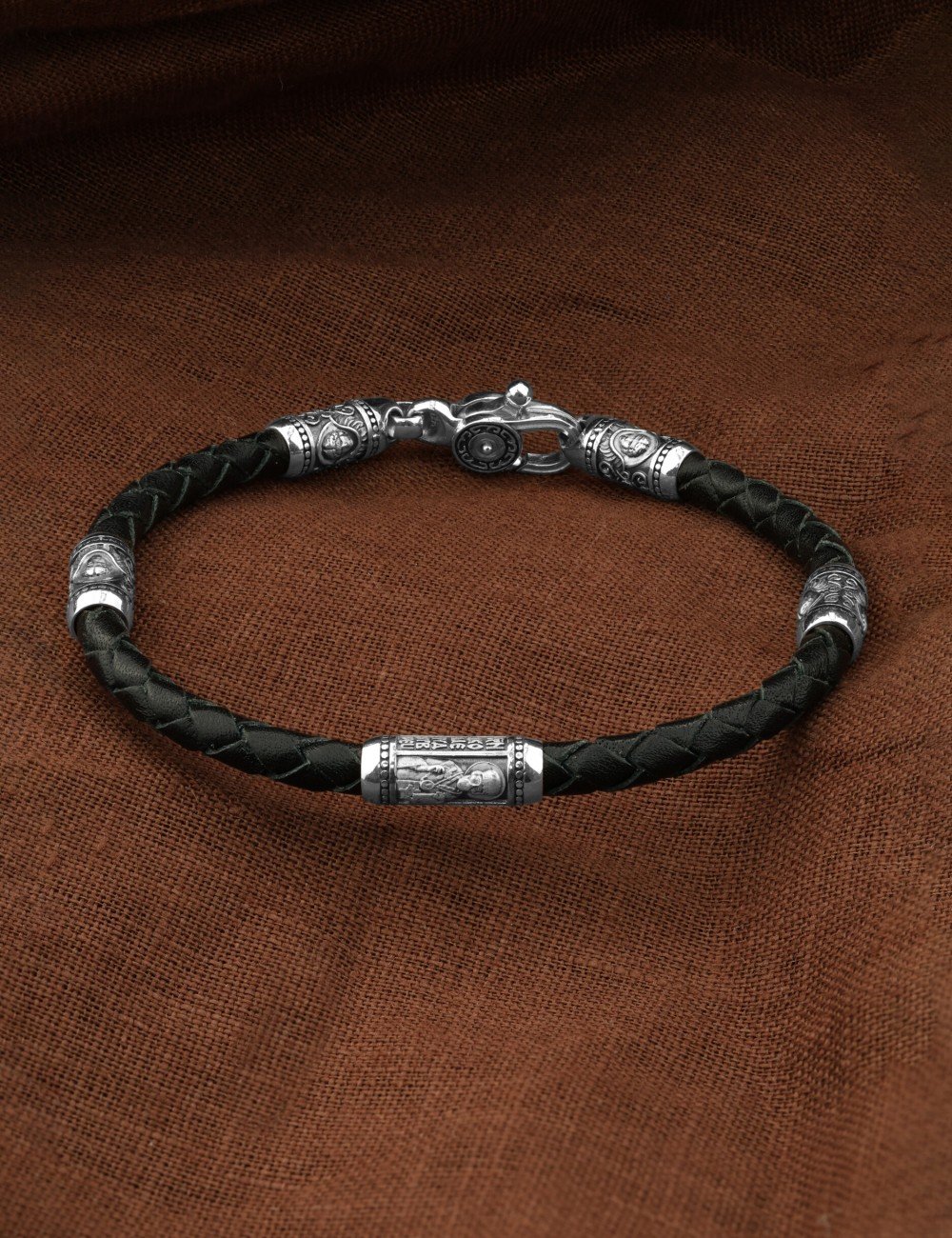 Браслет из белого золота c кожаным шнурком