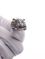 Кольцо из белого золота c эмалью