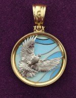 Подвеска из лимонного золота c эмалью