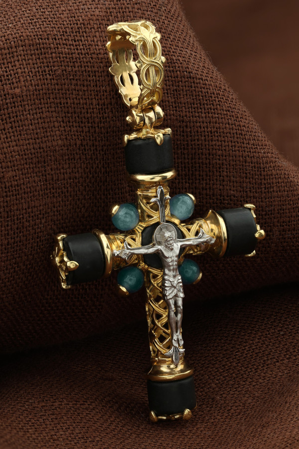 Крест из лимонного золота 585 пробы c ониксом и жадеитом