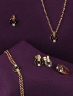 Серьги из золота c бриллиантами и ониксом