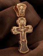 Крест из золота c деревом груши