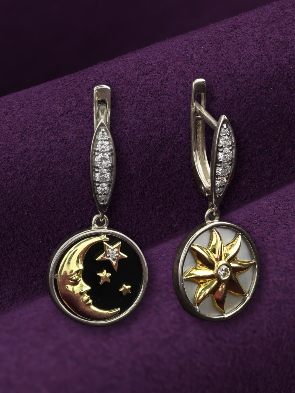 Серьги из белого золота 585 пробы c бриллиантами, ониксом и перламутром