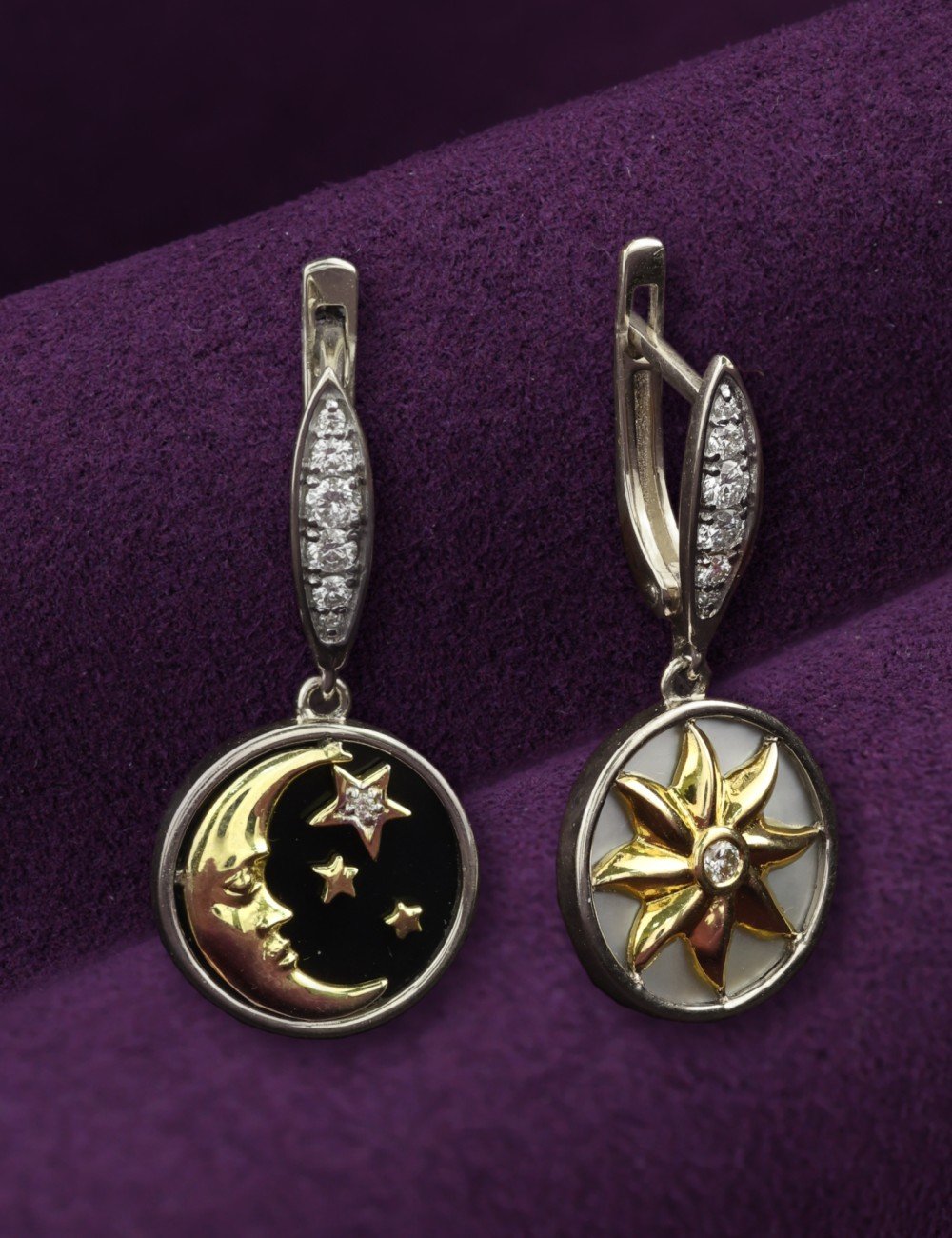 Серьги из белого золота c бриллиантами, ониксом и перламутром