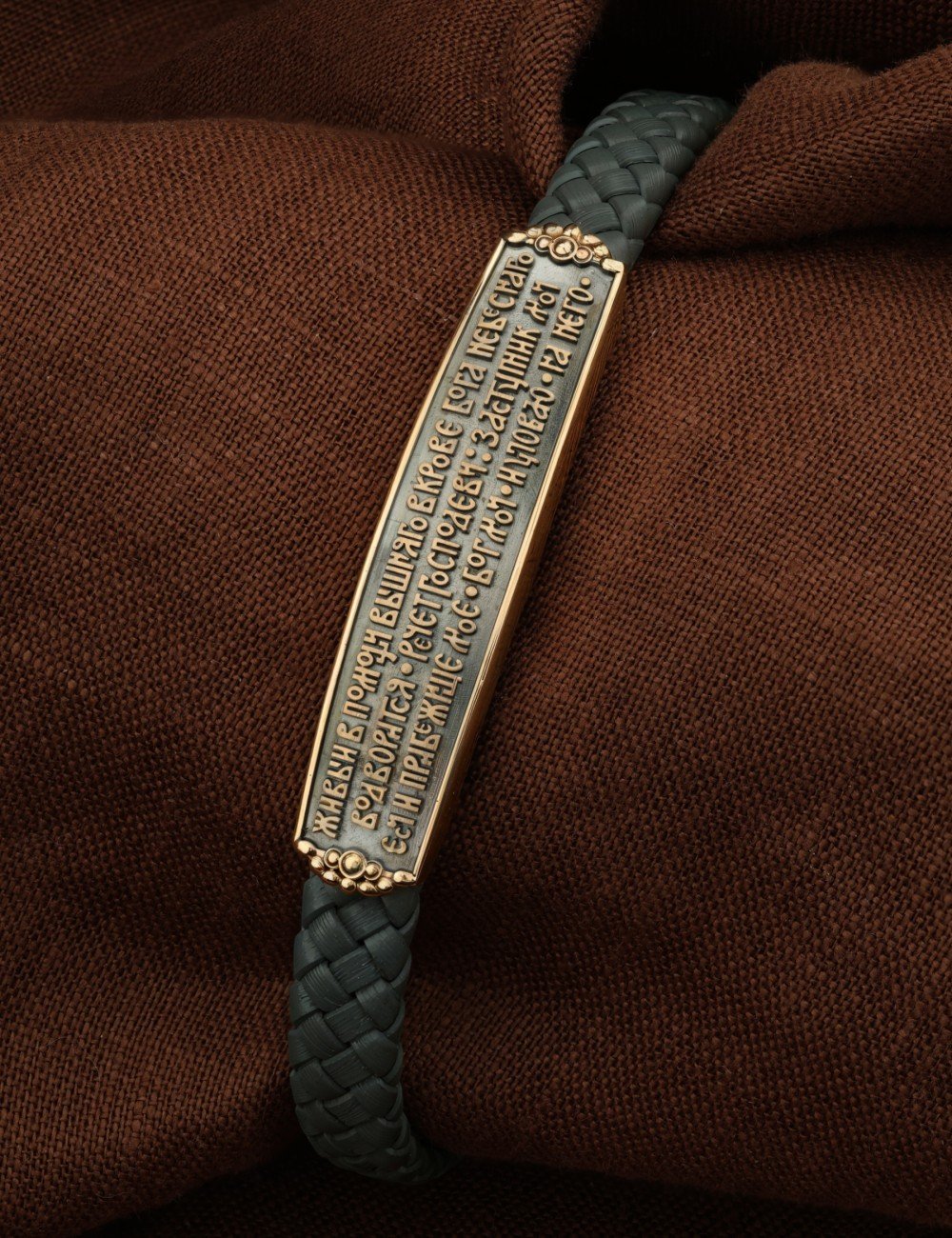 Браслет из золота c кожаным шнурком