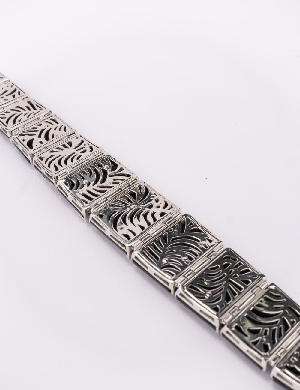 Браслет из белого золота c бриллиантами и ониксом