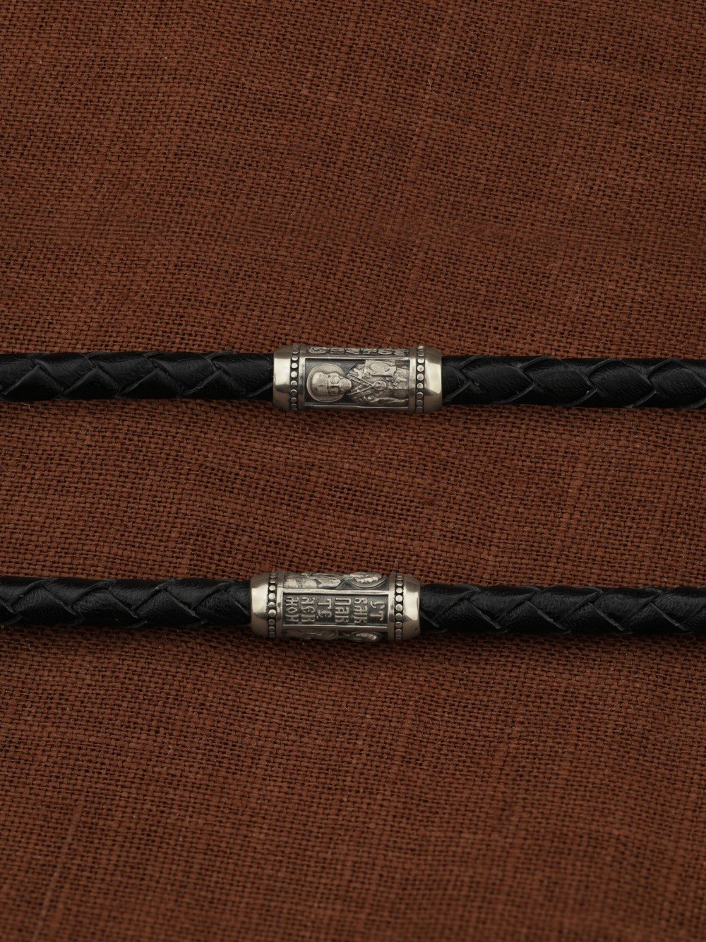 Гайтан из белого золота c кожаным шнурком