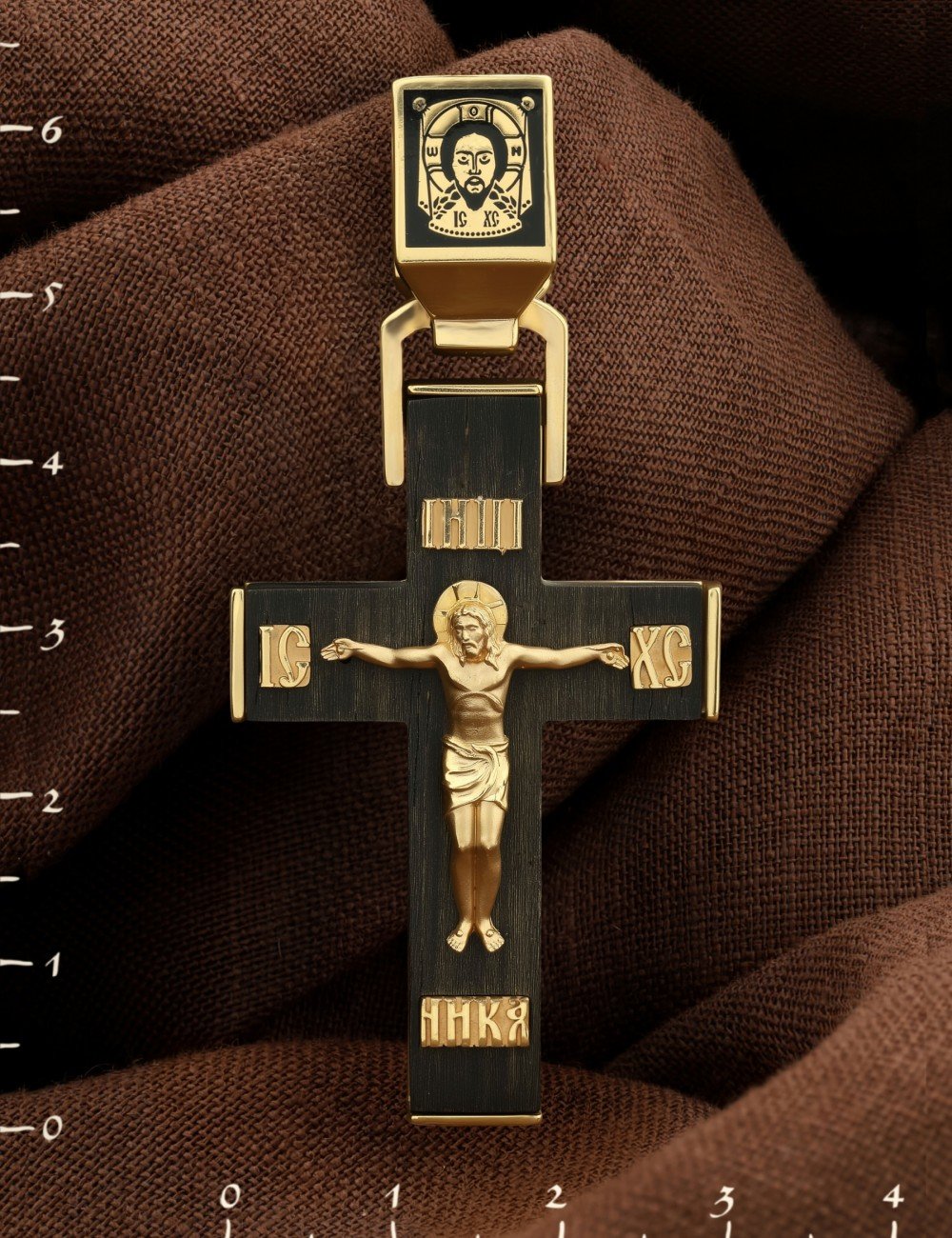 Крест из лимонного золота c эмалью и эбеновым деревом