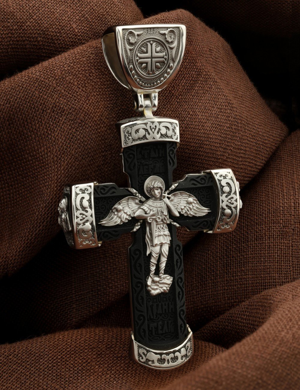 Крест из белого золота c эбеновым деревом