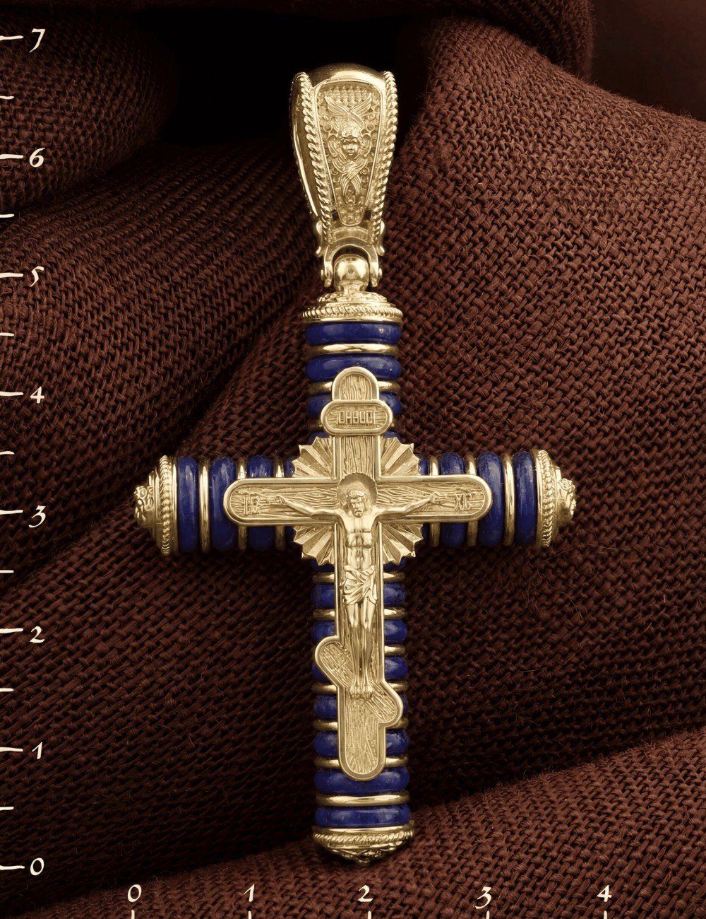 Крест из лимонного золота c лазуритом