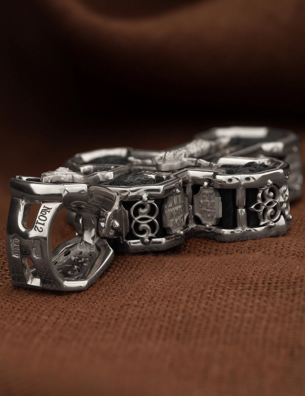 Крест из белого золота c эбеновым деревом