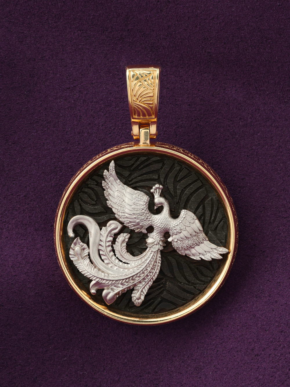 Подвеска из красного золота 585 пробы c эбеновым деревом