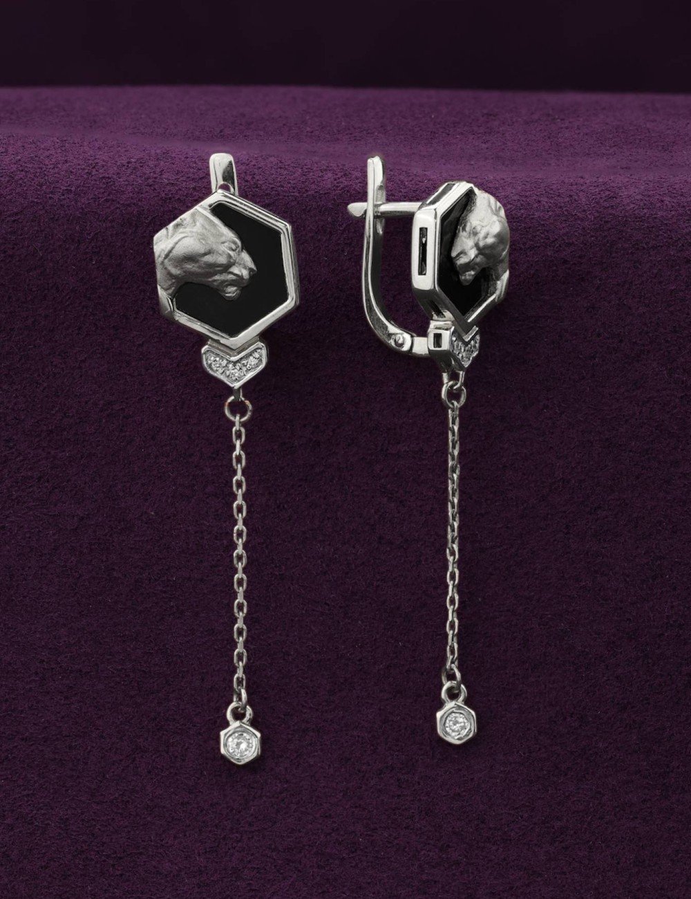 Серьги из белого золота c бриллиантами и ониксом