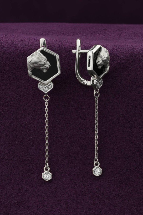 Серьги из белого золота c бриллиантами и ониксом