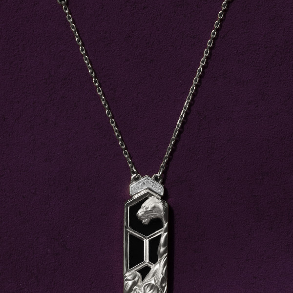 Колье из белого золота 585 пробы c бриллиантами и ониксом