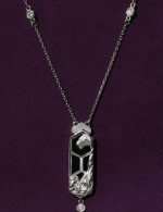 Колье из белого золота c бриллиантами и ониксом