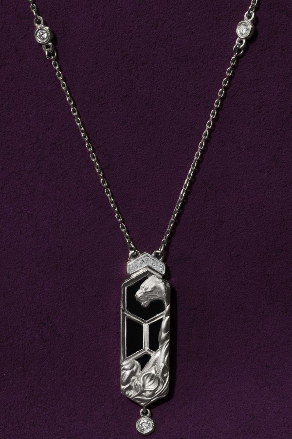 Колье из белого золота c бриллиантами и ониксом