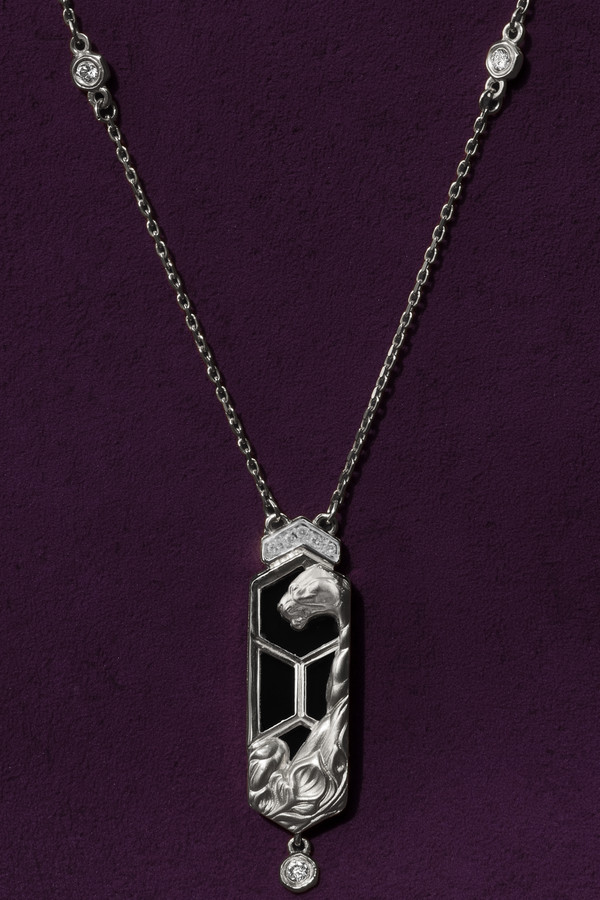 Колье из белого золота 585 пробы c бриллиантами и ониксом