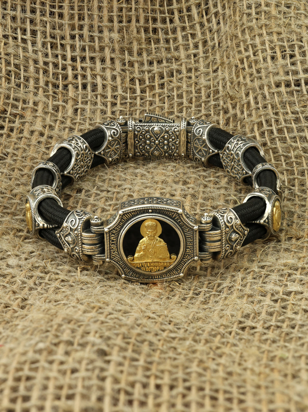 Браслет из серебра 925 пробы и золота 750 пробы c ониксом и шёлковым шнурком