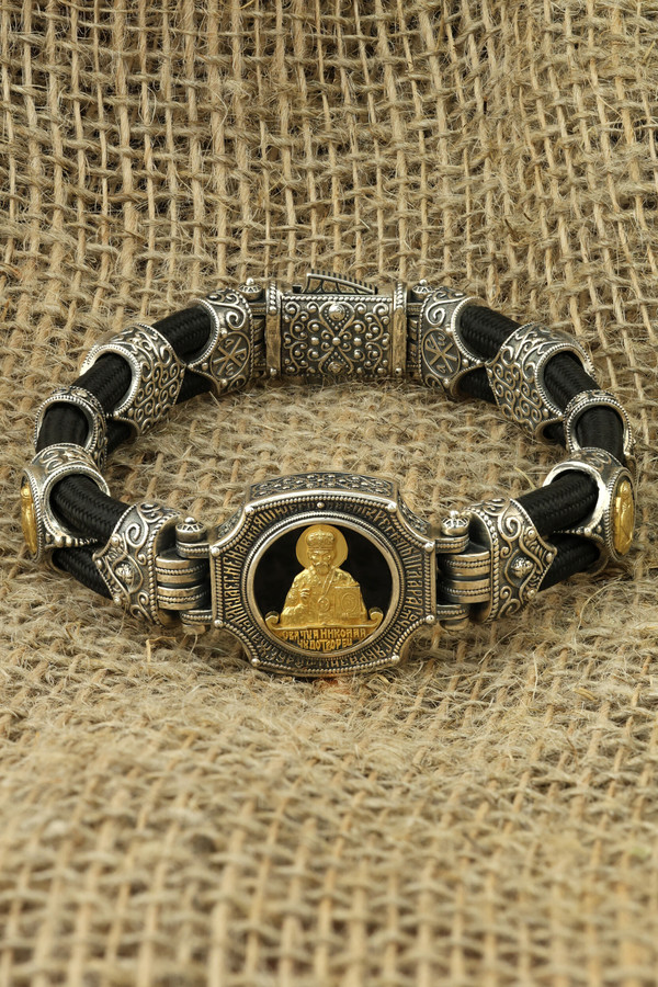 Браслет из серебра 925 пробы и золота 750 пробы c ониксом и шёлковым шнурком