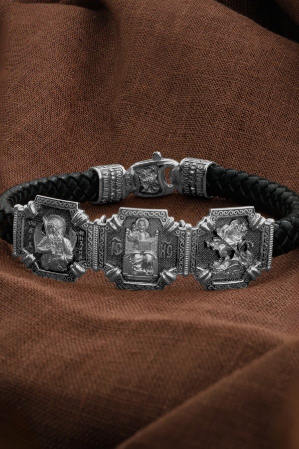 Браслет из белого золота c шнурком