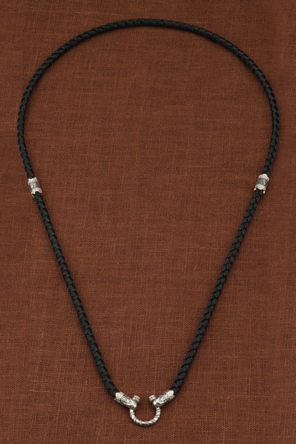 Шнурок шёлковый из белого золота c шёлковым шнурком