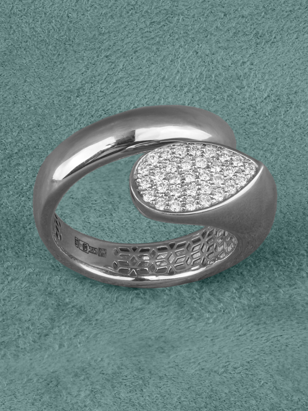 Кольцо из белого золота 585 пробы c бриллиантами