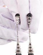 Серьги из белого золота c бриллиантами и ониксом