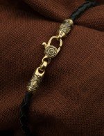 Браслет из лимонного золота c кожаным шнурком