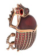 Брошь из золота c эмалью, фианитом и гранатом