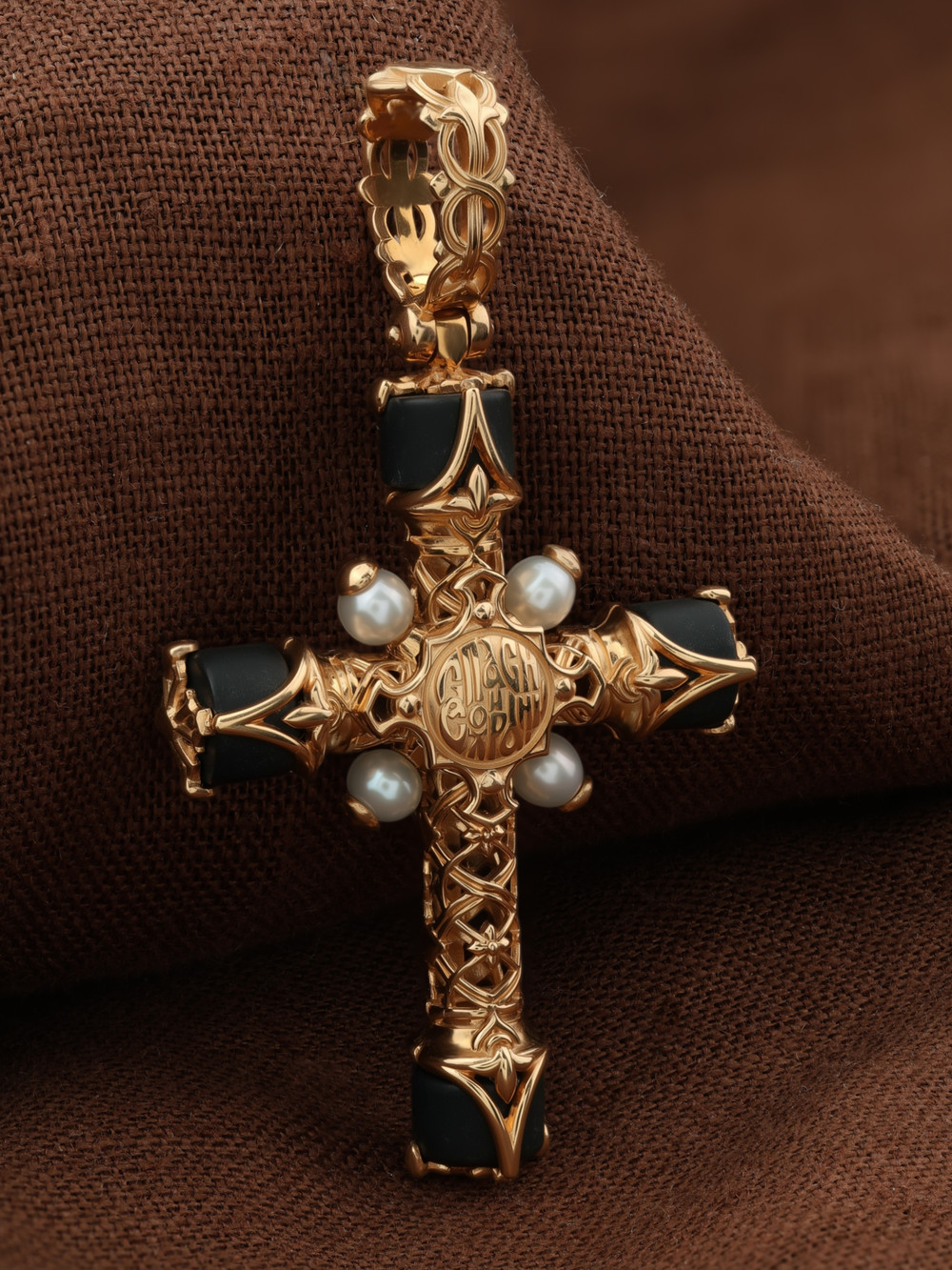 Крест из красного золота 585 пробы c жемчугом и ониксом