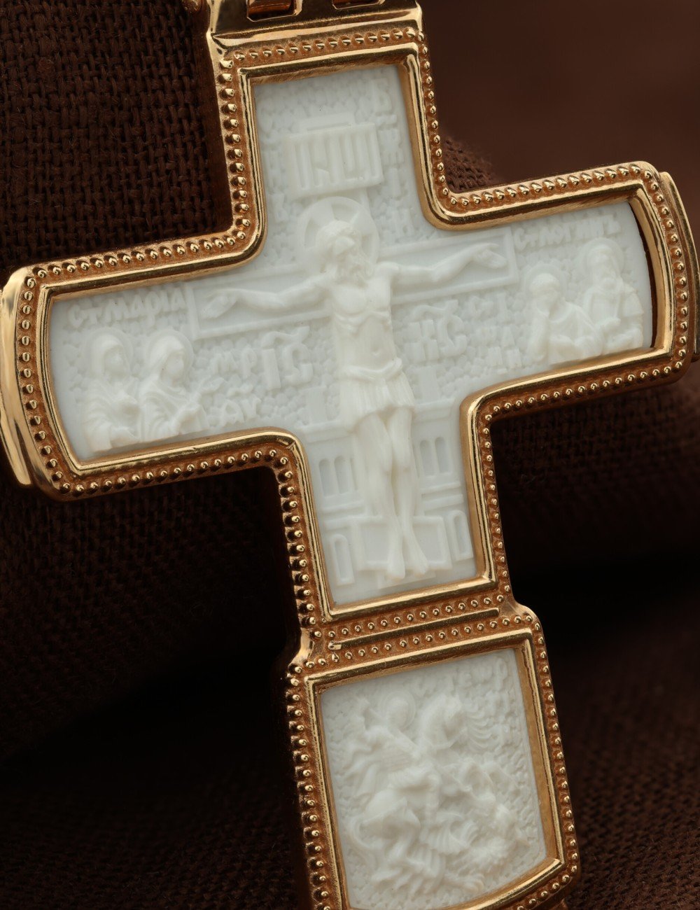 Крест из золота c бивнем мамонта