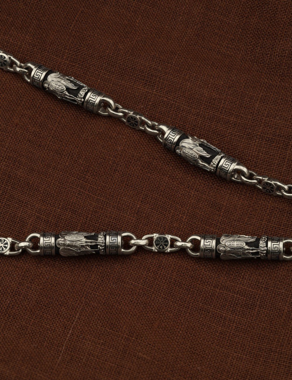 Цепь из белого золота c эмалью и эбеновым деревом