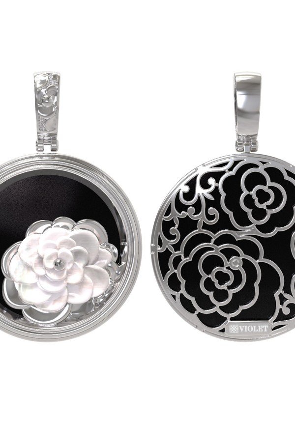 Подвеска из белого золота c ониксом и перламутром