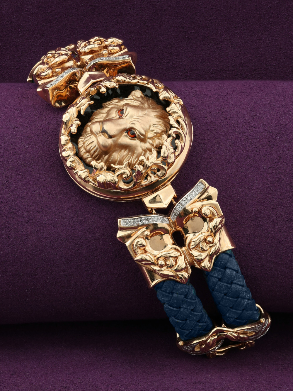 Браслет из красного золота 585 пробы c эмалью, бриллиантами, кожаным шнурком и ониксом