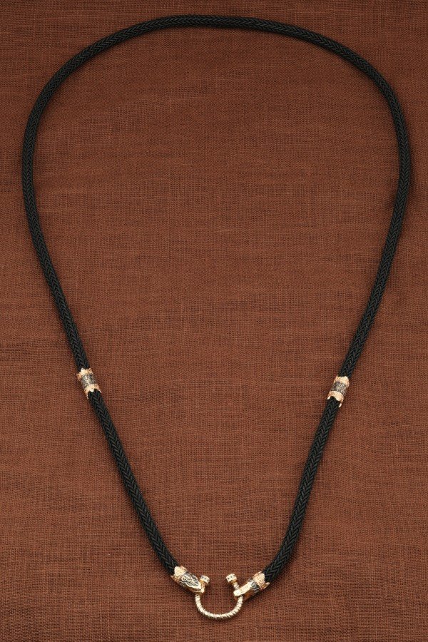 Шнурок шёлковый из золота c шёлковым шнурком