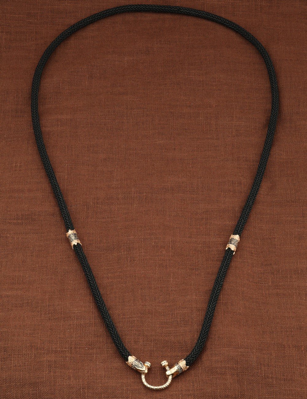 Шнурок шёлковый из золота c шёлковым шнурком