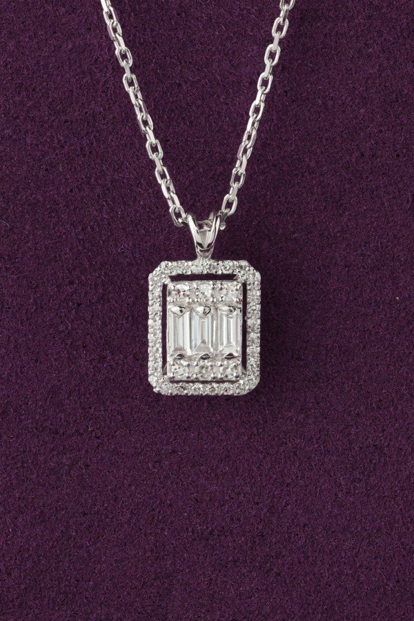 Колье из белого золота c бриллиантами