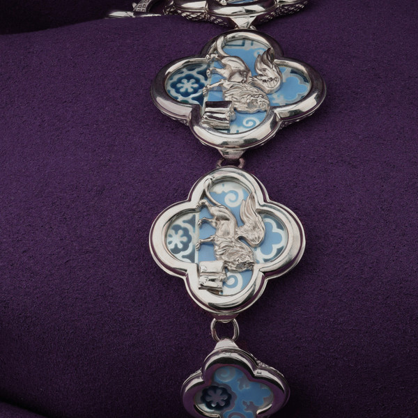 Браслет из белого золота 585 пробы c эмалью, жемчугом и перламутром