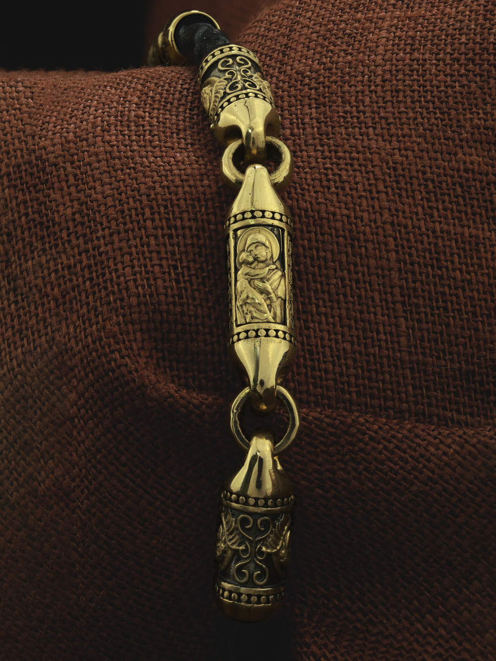 Браслет-шнурок из лимонного золота 585 пробы c кожаным шнурком