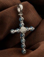 Крест из белого золота c жадеитом