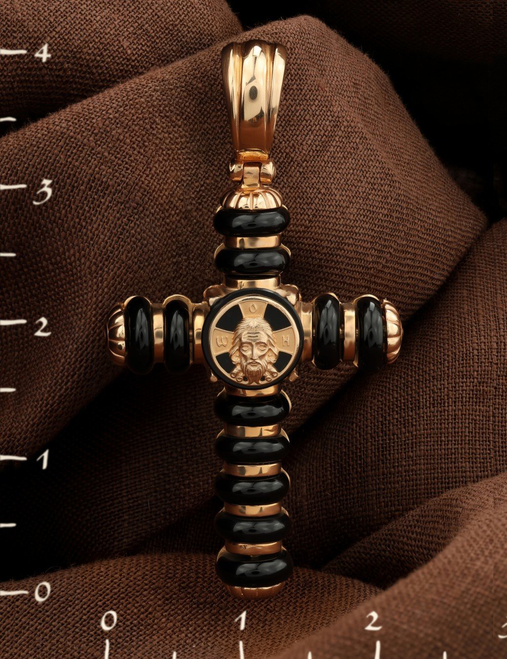 Крест из золота c ониксом