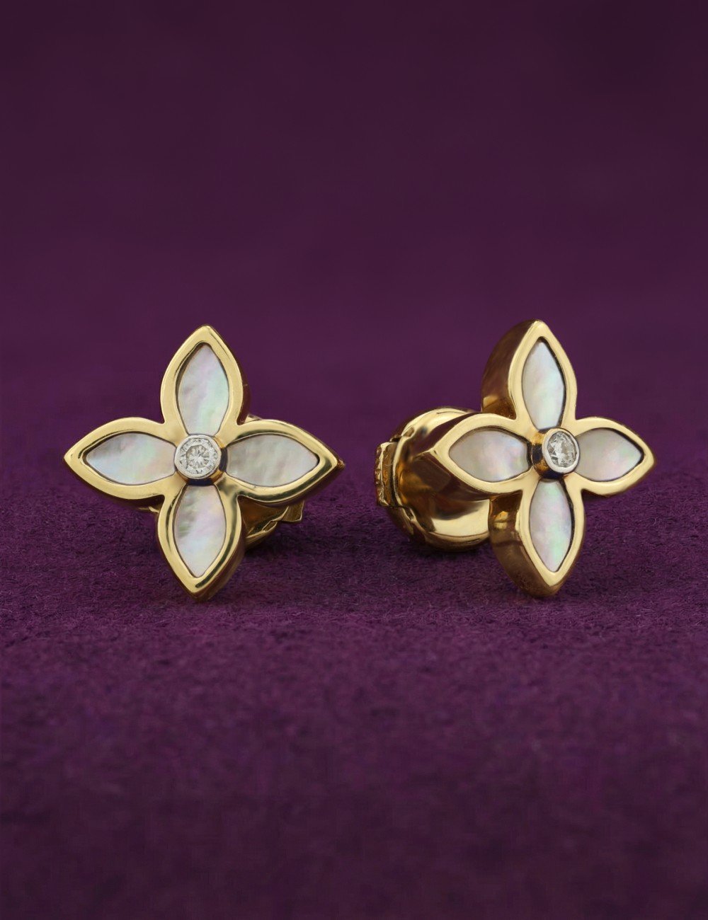 Серьги из лимонного золота c бриллиантами и перламутром