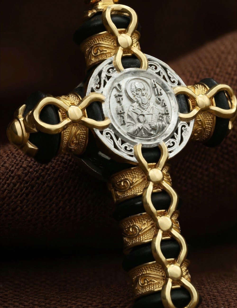 Крест из лимонного золота c ониксом